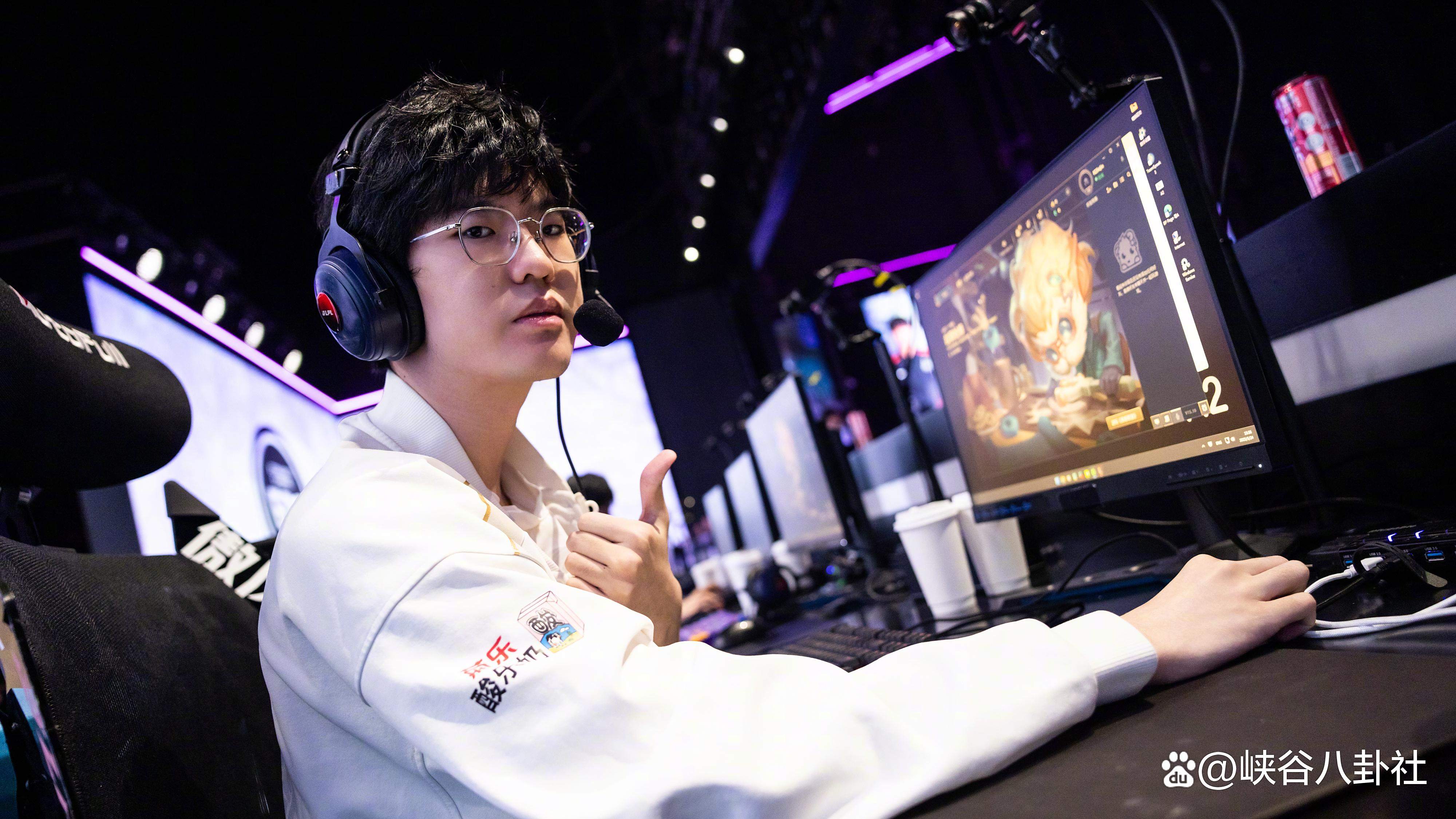 Rookie官方宣布重返赛场新规，西班牙队引发争议！赛场气氛高涨的简单介绍九游游戏中心APP下载