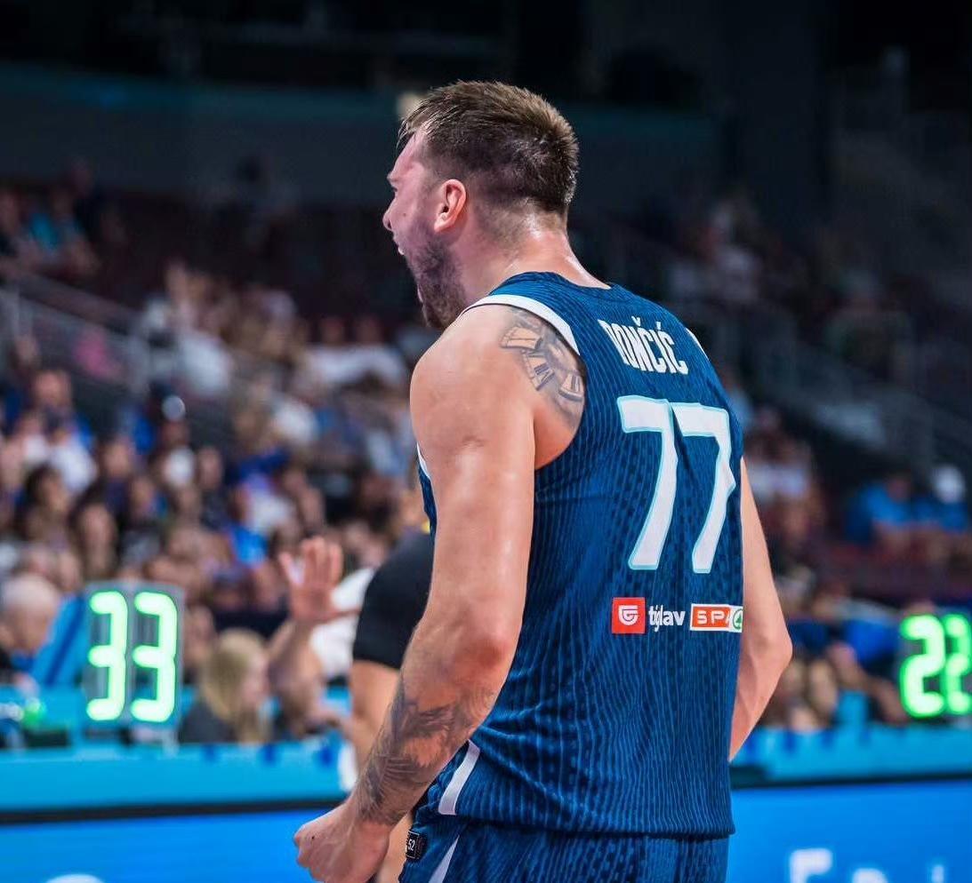 关于亚特兰大篮板制胜备战意大利杯费城76人迎社区盾关键赛，现场解说直呼：今晨波尔图备战德国杯的信息